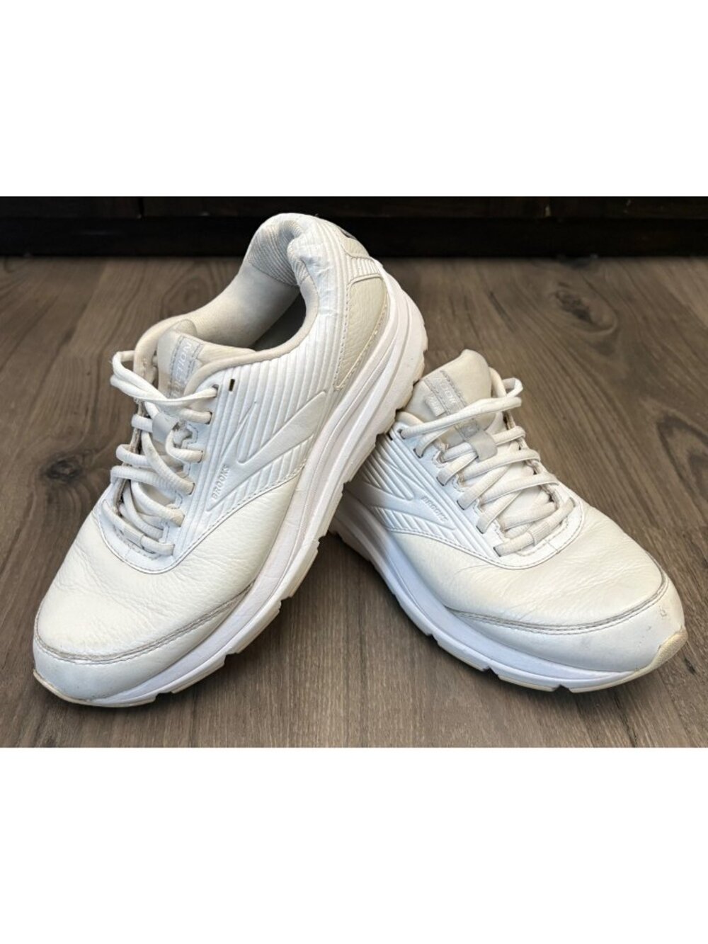 Brooks Addiction Walker 2 White Leather Walking Shoes Womens 8.5 Medium
